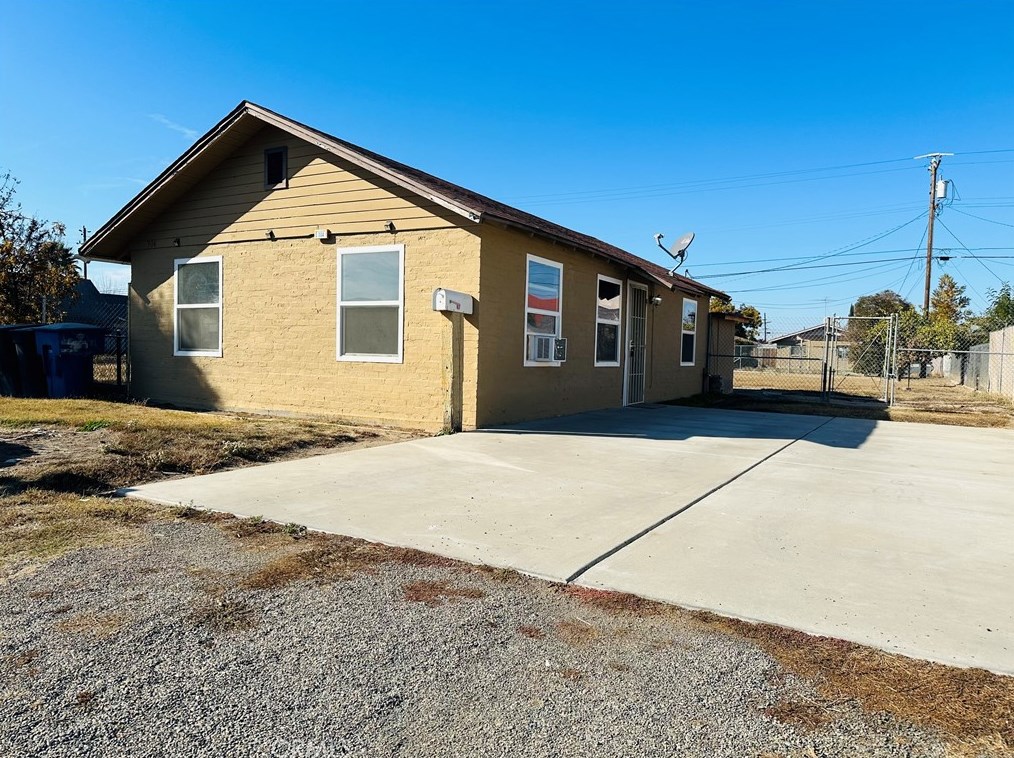 304 Alameda Ave, Sharon, CA 93610