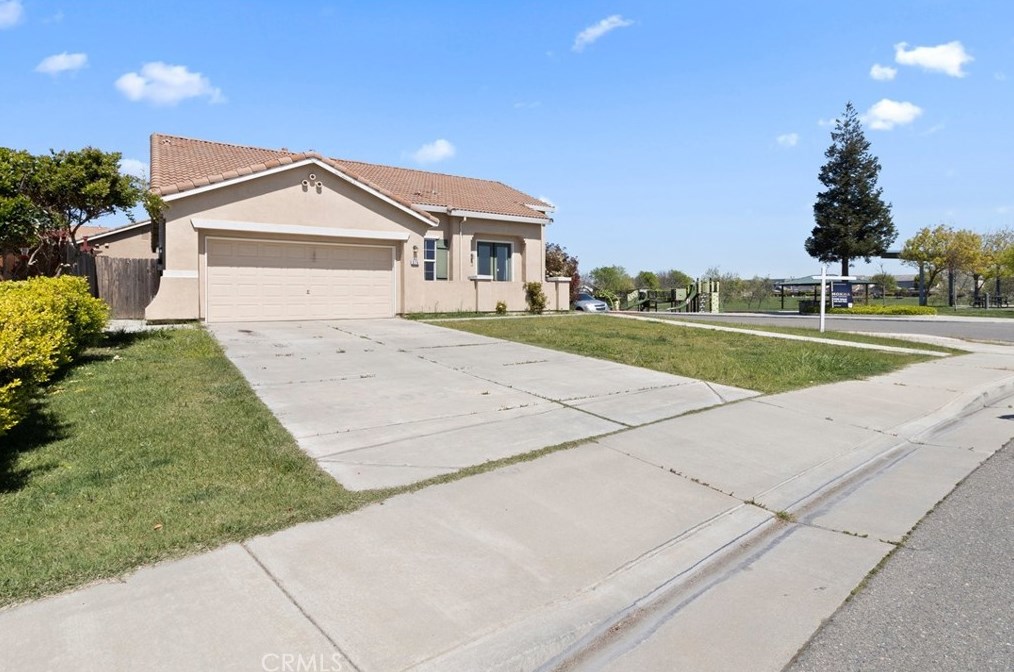 375 Lilac Ln, Livingston, CA 95334
