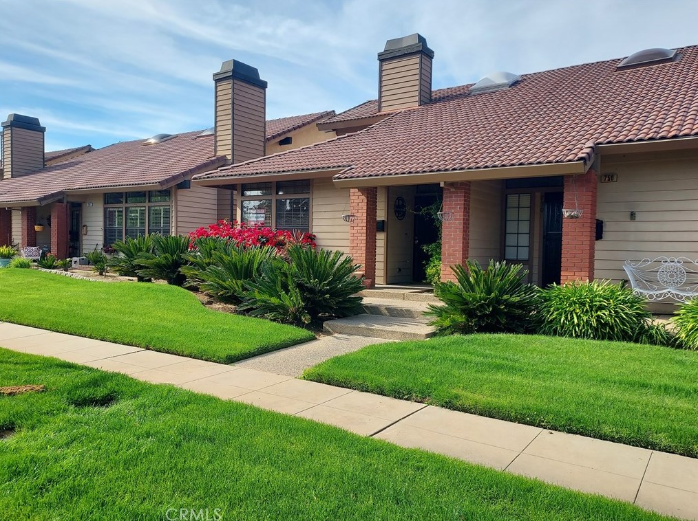 746 Magill Ave, Fresno CA  93704-1014 exterior