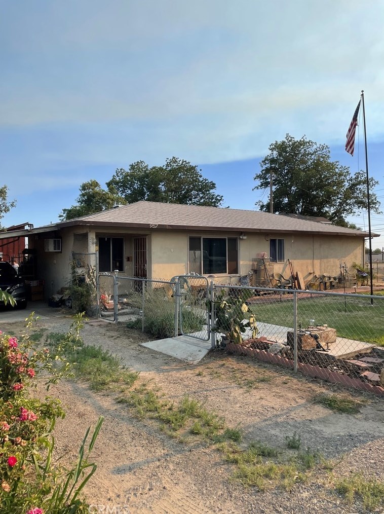 957 W Cardella Rd, Merced, CA 95348