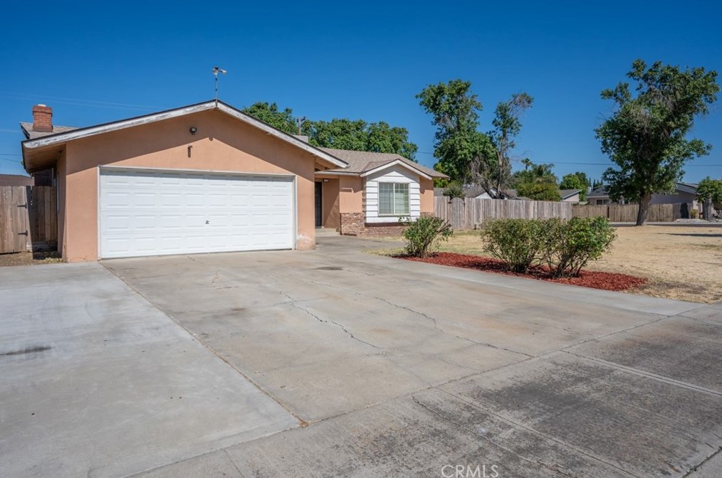 251 N Santa Ana St, Los Banos, CA 93635