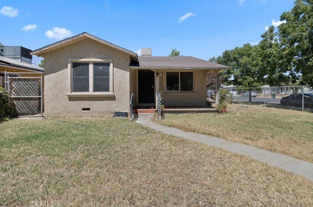 1005 W 11th St, Merced, CA 95341