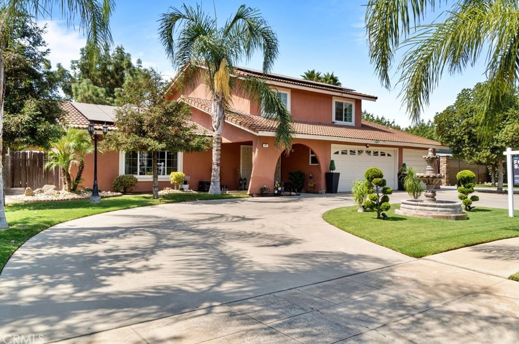 82 Peach Ave, Clovis, CA 93612-0859