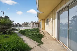 1733 Crestmont, Bakersfield, CA 93306 - Photo 2