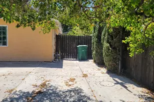 2101 Canal Farm Ln, Los Banos, CA 93635 - Photo 2