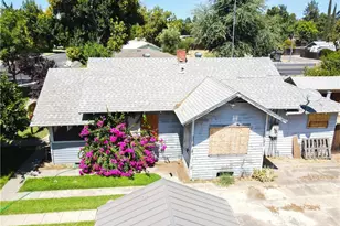 557 W 25th St, Merced, CA 95340 - Photo 2