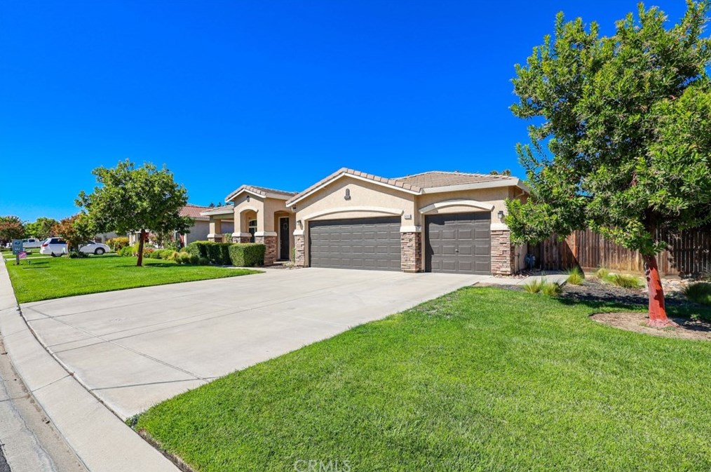 9690 Heatherhearst Dr, Sharon, CA 93610