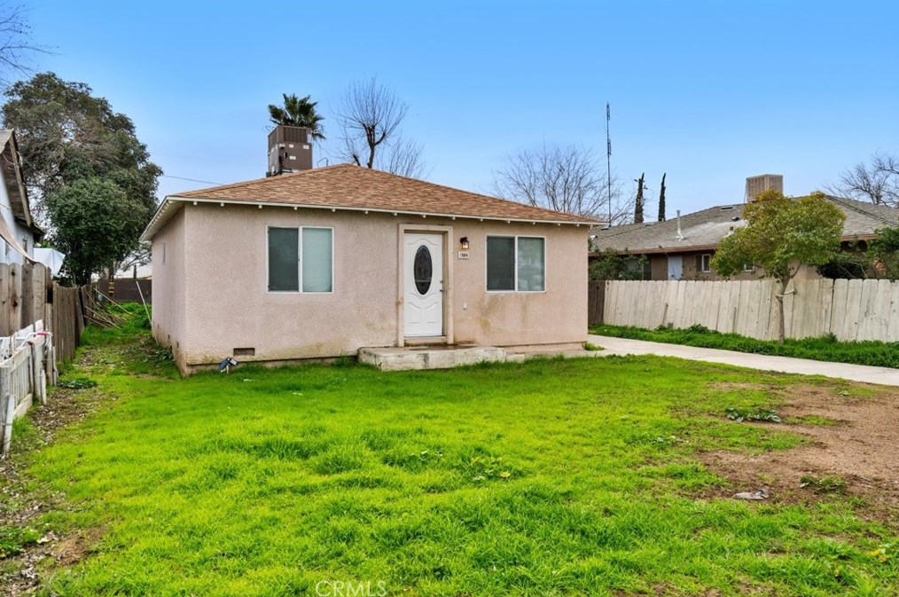 1004 Grant Ave, Madera, CA 93638