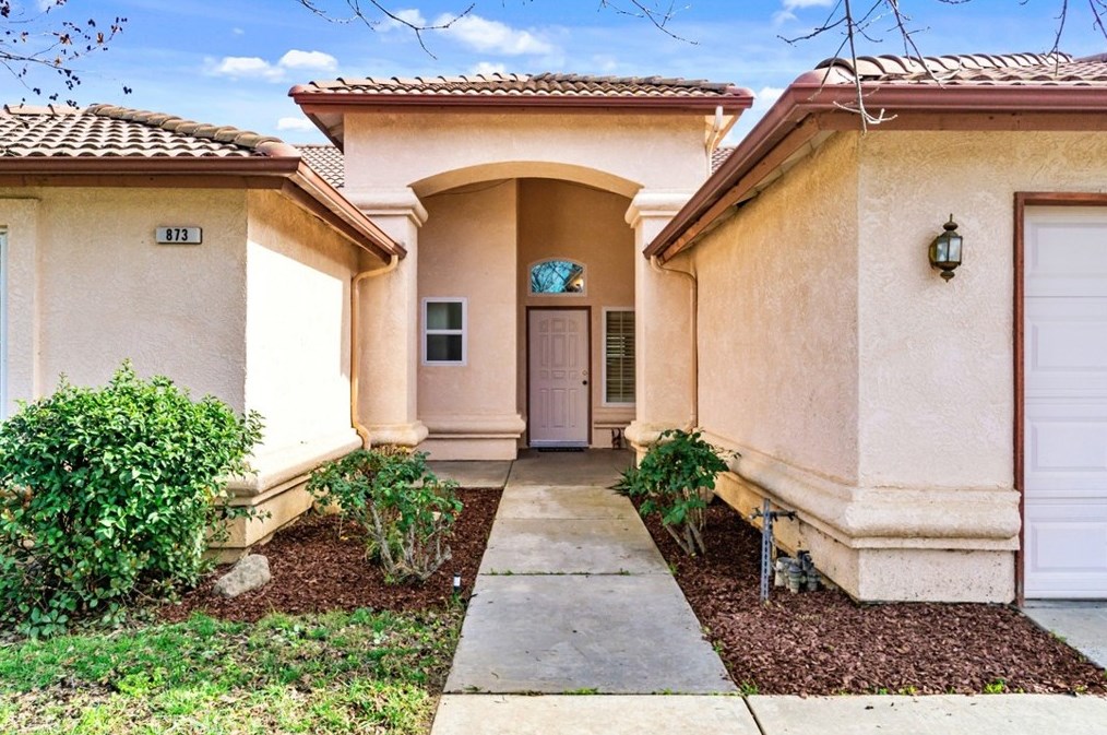 873 Royal Dr, Madera, CA 93637
