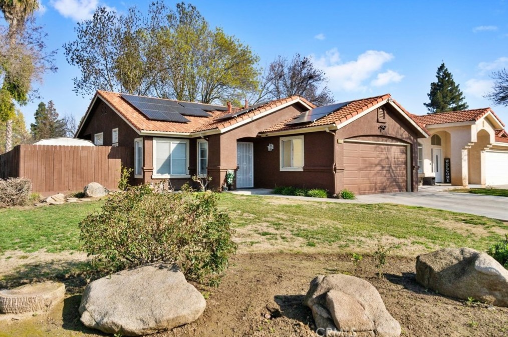 5818 Sample Ave, Fresno, CA 93722-3153