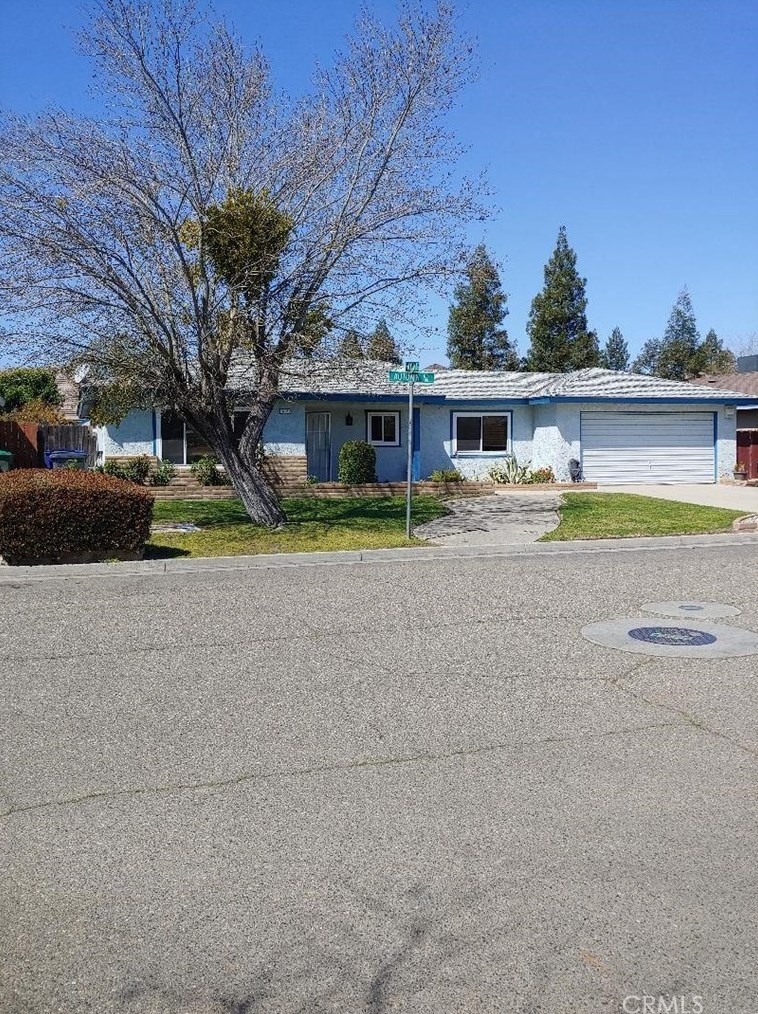 416 Autumn Rd, Madera, CA 93637