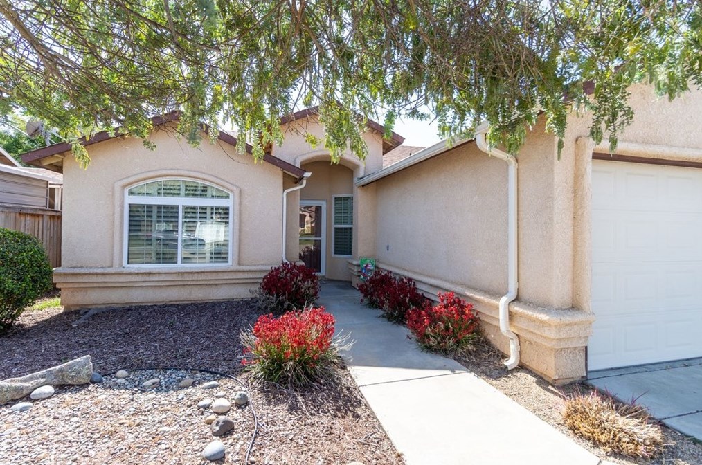 706 Harbor Dr, Madera, CA 93637