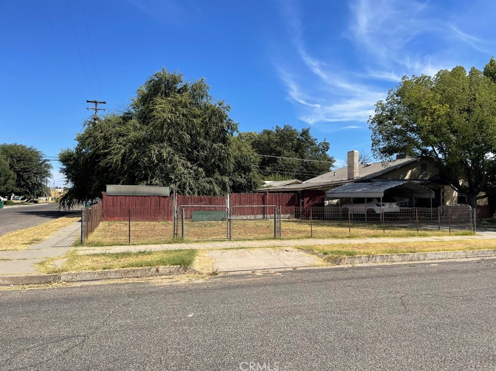 405 Riverside Ave, Sharon, CA 93610