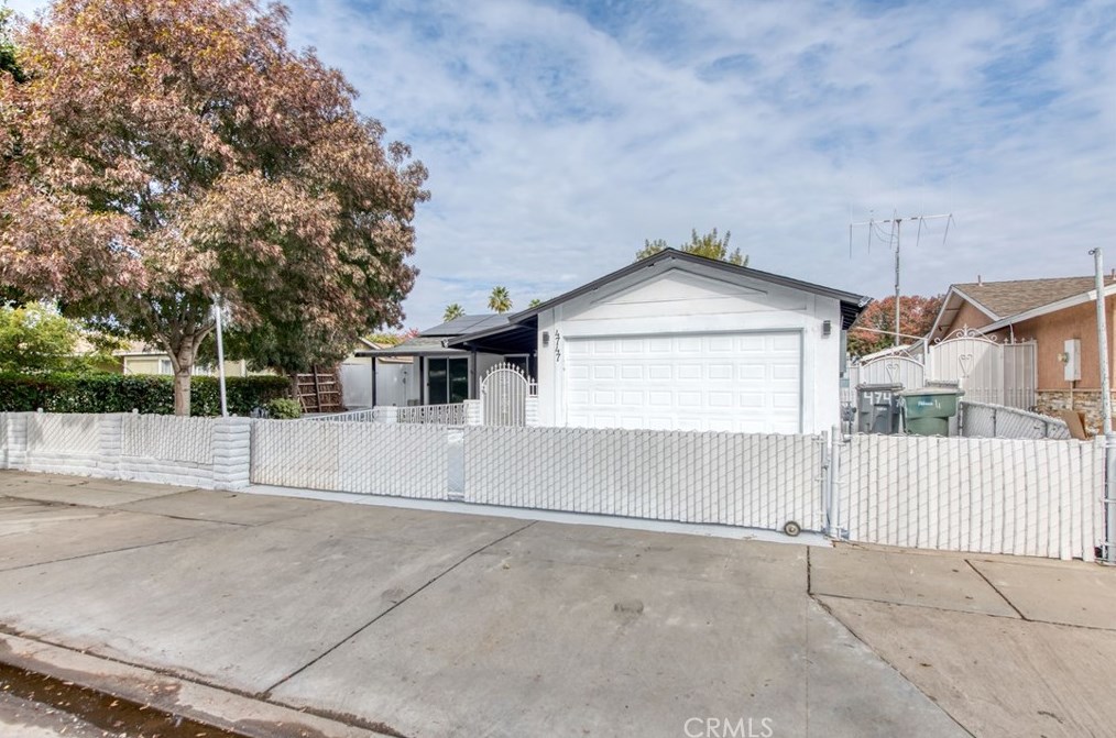 4747 E Kaviland Ave, Fresno, CA 93725