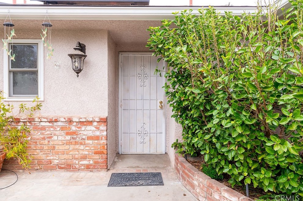 1358 E Almendra Dr, Fresno, CA 93710