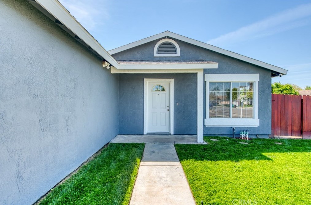 102 Pistachio Ct, Sharon, CA 93610-9442