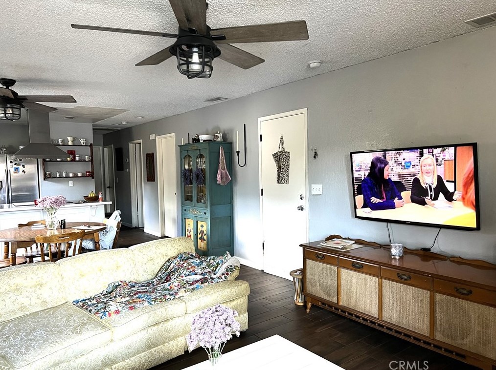 4316 Cornelia Ave, Fresno, CA 93722-4382