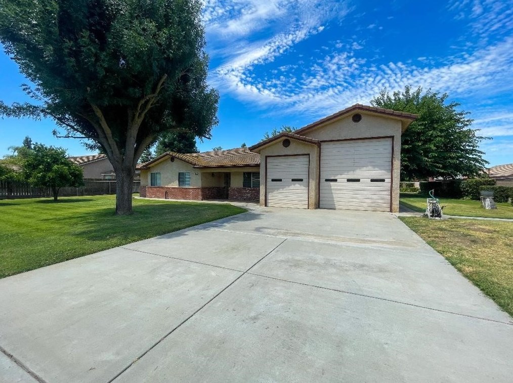 252 N Westberry Blvd, Madera, CA 93637