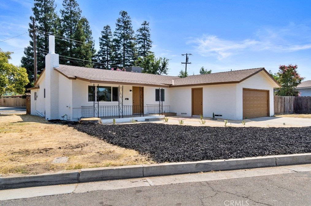 513 N Pine St, Madera, CA 93637