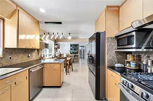 3077 W Robinwood Ln, Fresno, CA 93711 - Photo 18