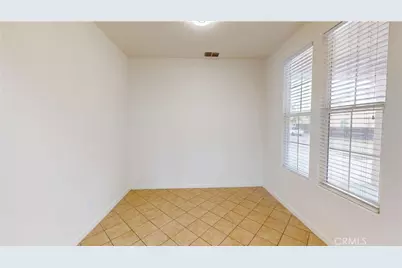 2555 S Lind, Fresno, CA 93725 - Photo 6