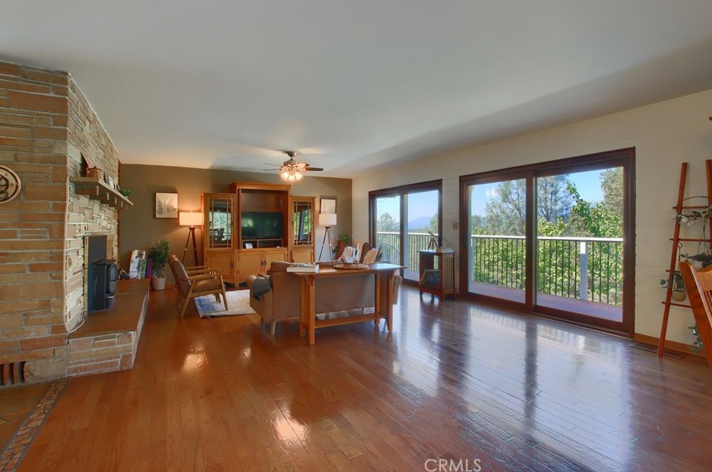 39210 Road 425b, Oakhurst CA  93644-8850 exterior