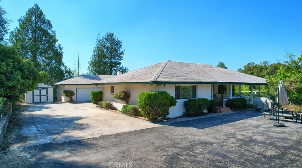 39210 Road 425b, Oakhurst CA  93644-8850 exterior