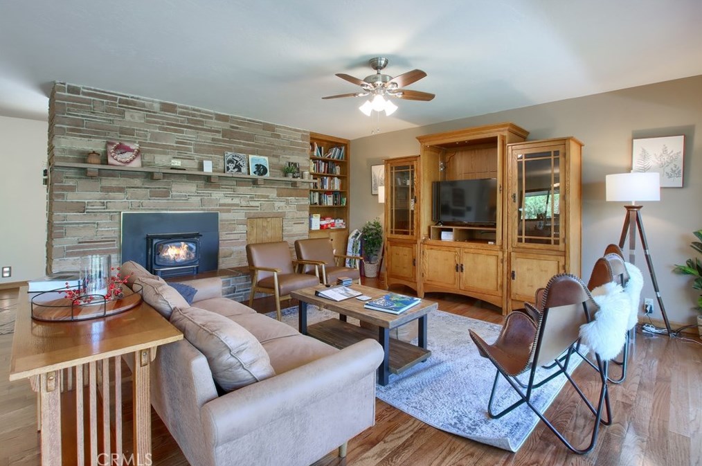 39210 Road 425b, Oakhurst CA  93644-8850 exterior