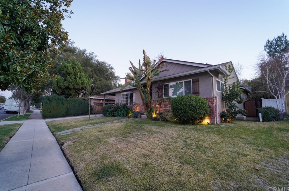 19360 Calvert St, Los Angeles, CA 91335-6567