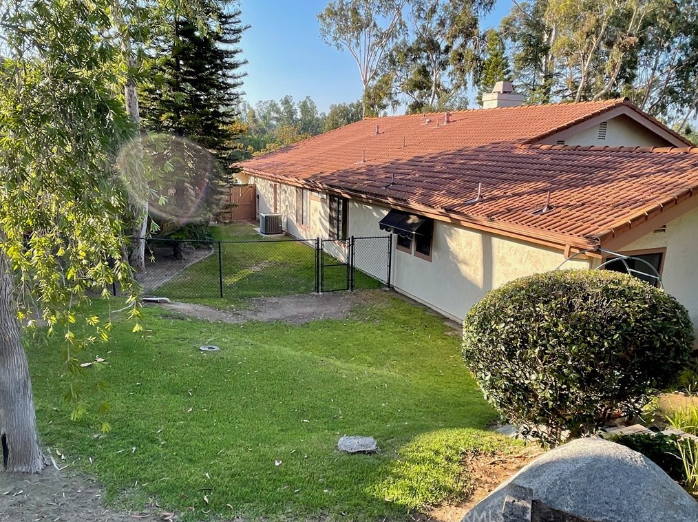 341 Calle Bonita, Escondido CA  92029-7947 exterior