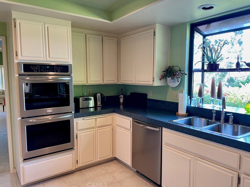 341 Calle Bonita, Escondido CA  92029-7947 exterior