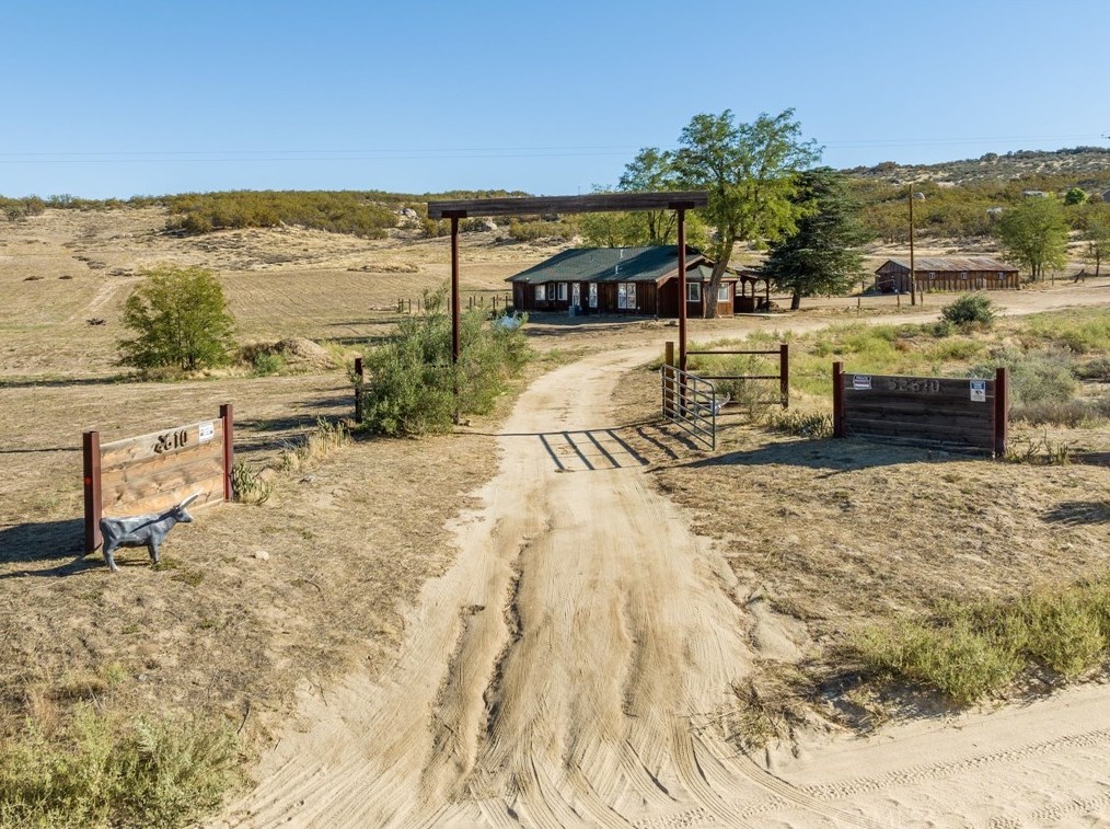 52610 Elder Creek Rd, Aguanga CA  92536-9484 exterior