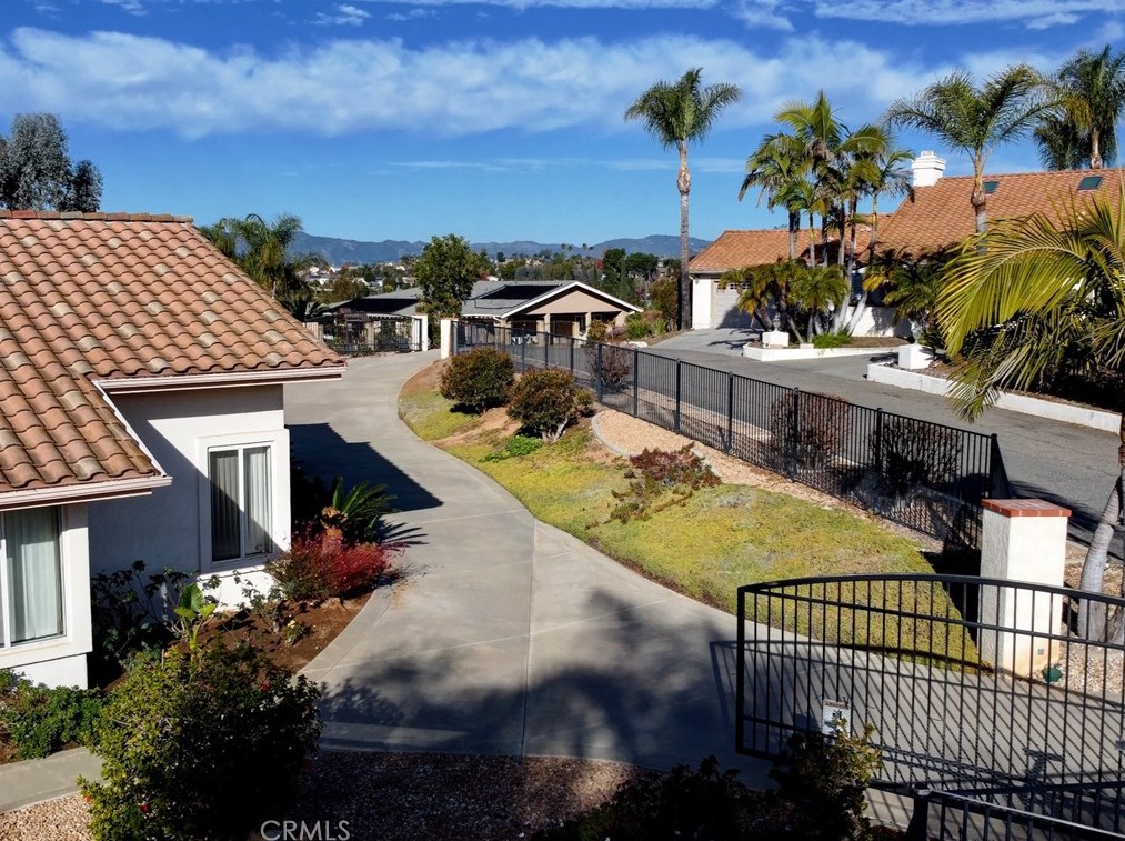 1109 Sea Larke Dr, Fallbrook CA  92028-4454 exterior