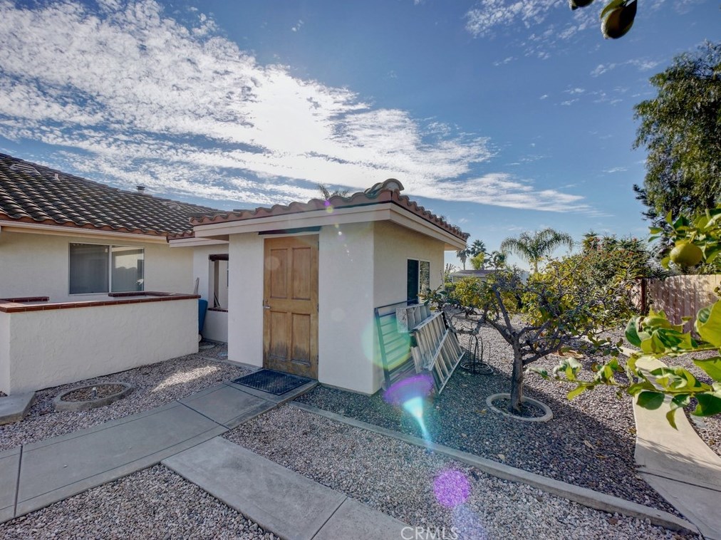 1109 Sea Larke Dr, Fallbrook CA  92028-4454 exterior