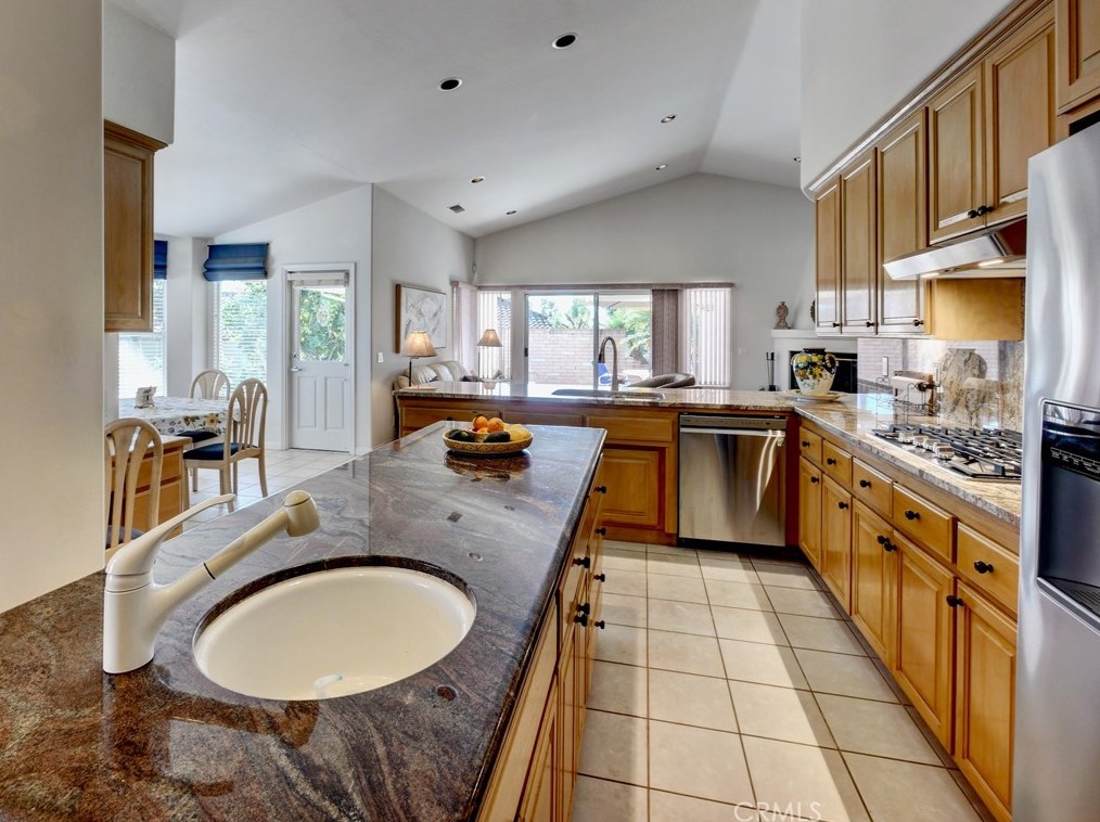 1109 Sea Larke Dr, Fallbrook CA  92028-4454 exterior