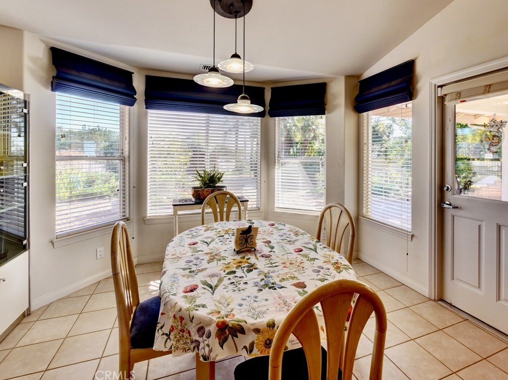 1109 Sea Larke Dr, Fallbrook CA  92028-4454 exterior