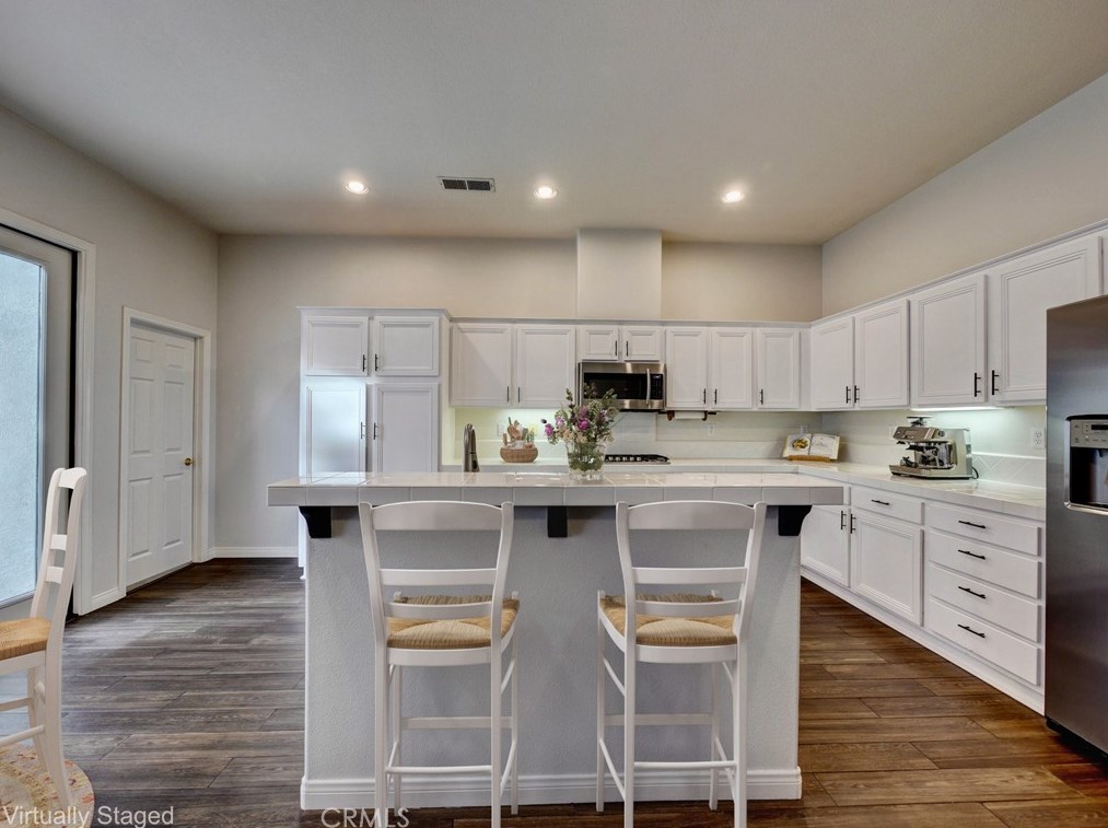 2143 Stone Castle, Fallbrook CA  92028-4490 exterior