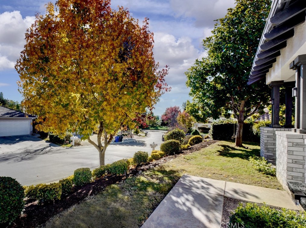 2143 Stone Castle, Fallbrook CA  92028-4490 exterior