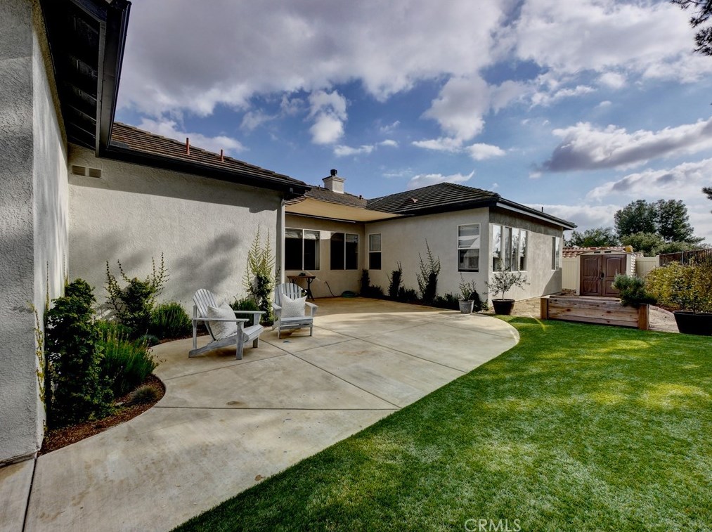 2143 Stone Castle, Fallbrook CA  92028-4490 exterior