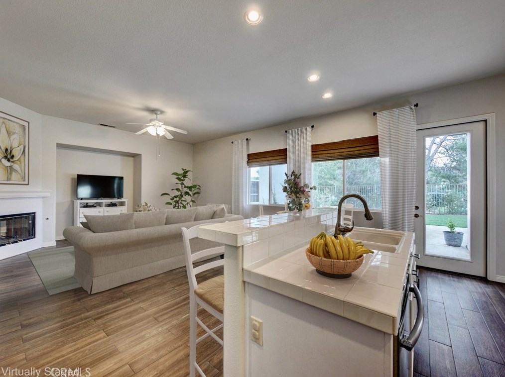 2143 Stone Castle, Fallbrook CA  92028-4490 exterior