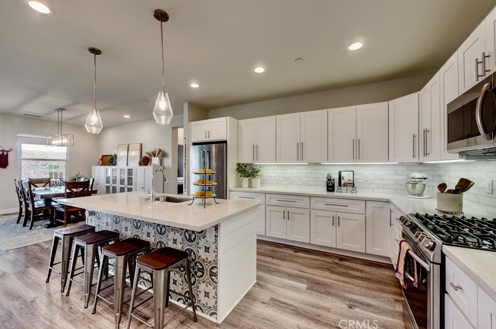 1412 Devin Dr, Fallbrook CA  92028-4271 exterior