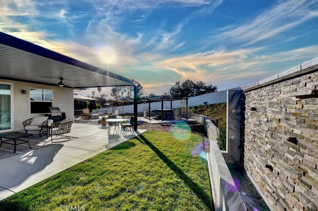 1412 Devin Dr, Fallbrook CA  92028-4271 exterior