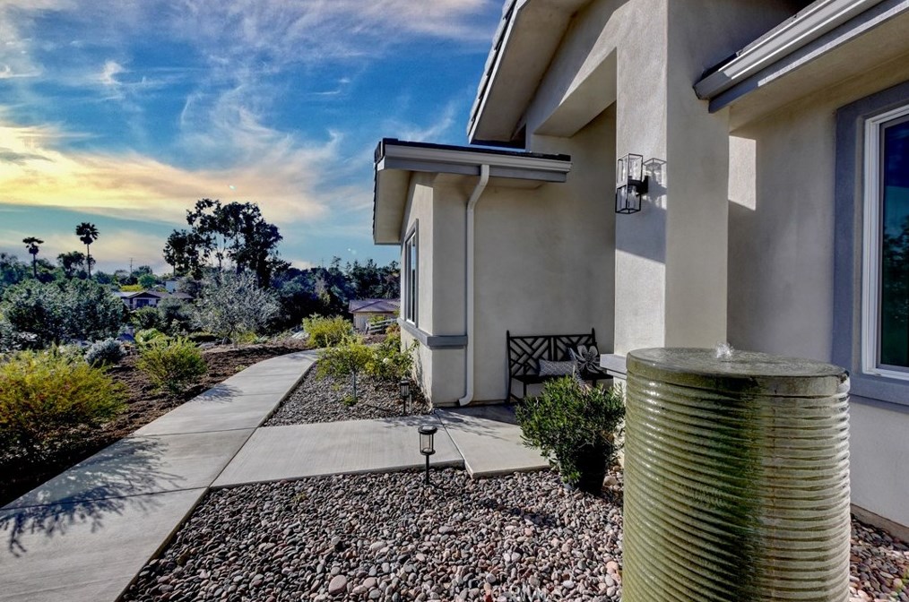 1412 Devin Dr, Fallbrook CA  92028-4271 exterior