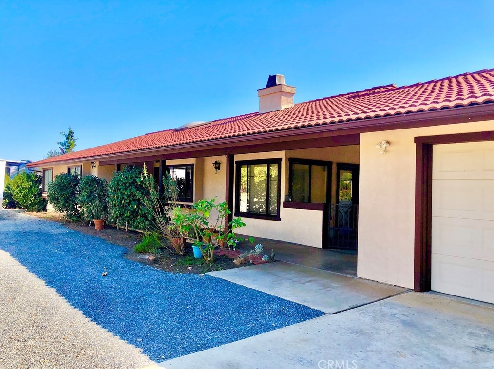 732 Carnation Ln, Fallbrook, CA 92028-3455
