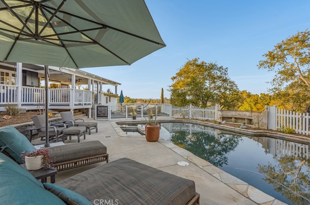 510 Rancho Camino, Fallbrook CA  92028-9093 exterior