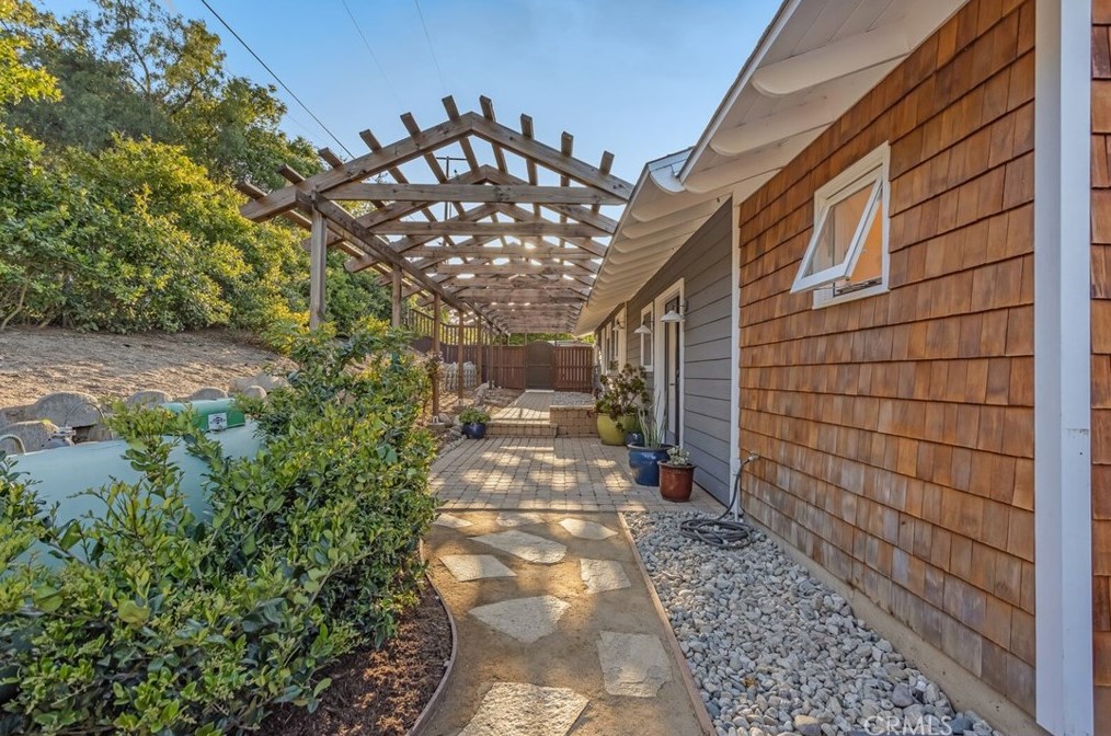 510 Rancho Camino, Fallbrook CA  92028-9093 exterior