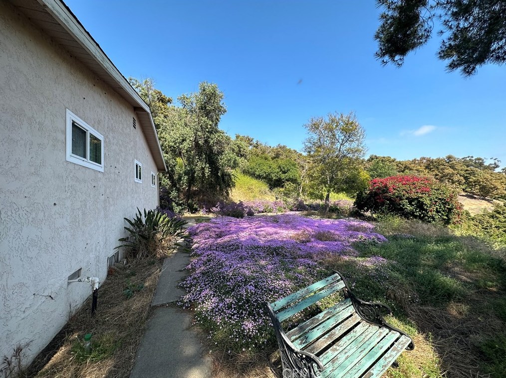 2976 Oak Hill Dr, Escondido, CA 92027-5101