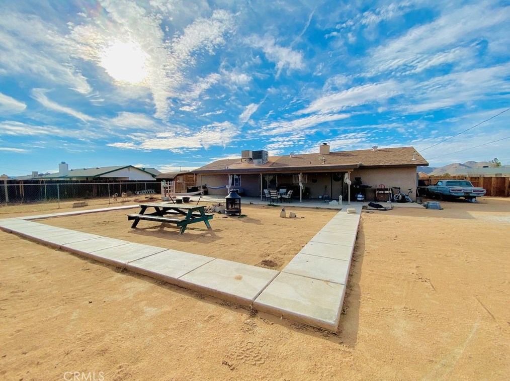 16715 Pawnee Rd, Apple Valley CA  92307-1802 exterior