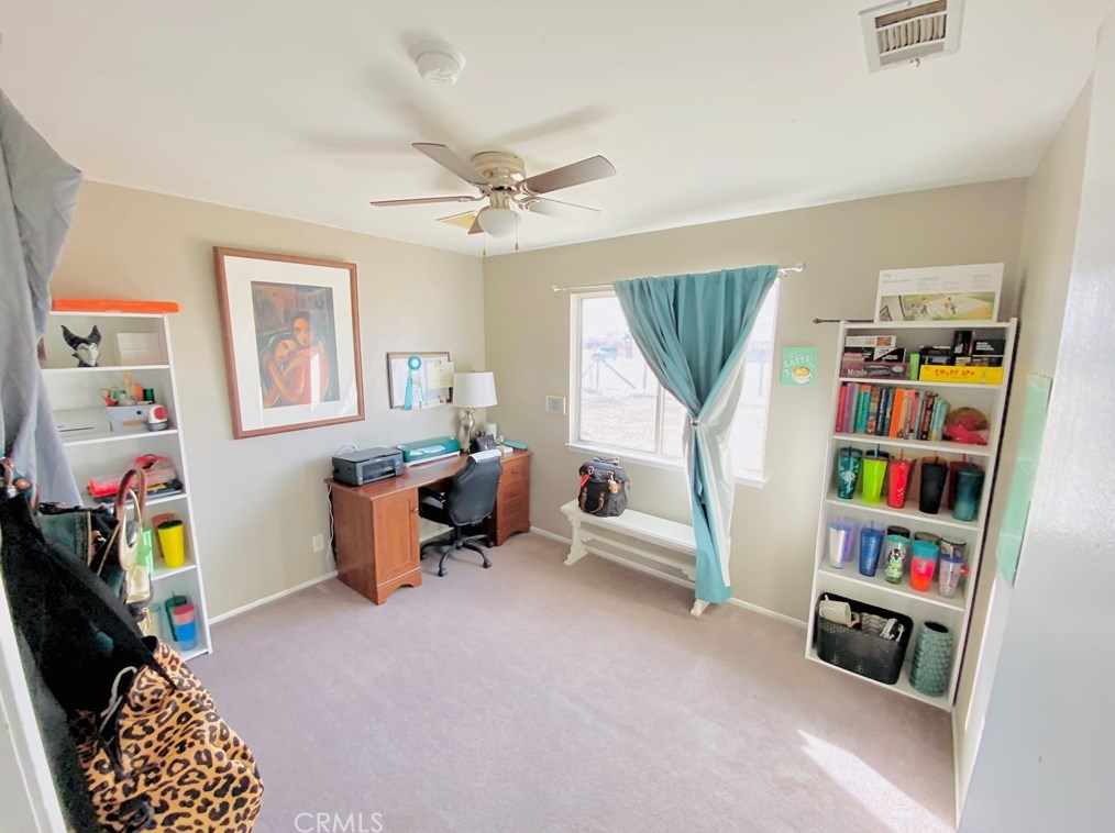 16715 Pawnee Rd, Apple Valley CA  92307-1802 exterior