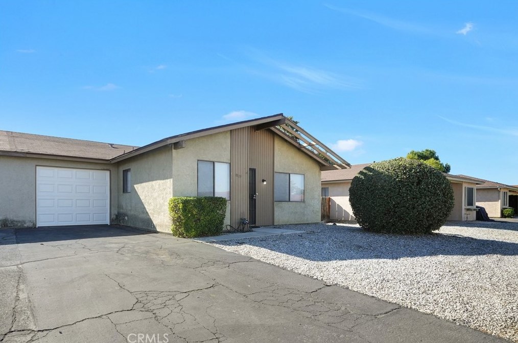 1835 Pueblo Dr, Hemet, CA 92545-2465
